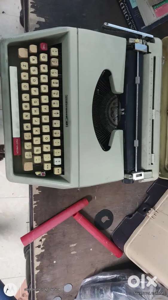 Old antique Tapwriter