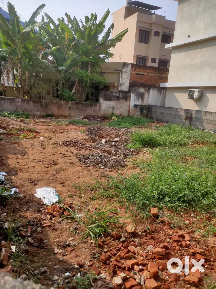 Plot for sale in Manacaud