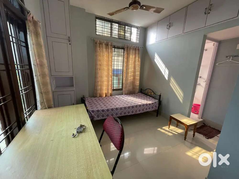 Single room available for 5 months