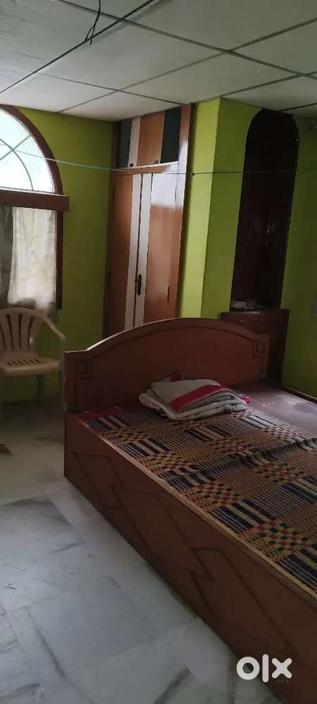 1st floor Bachelors Room Karumandapam Central Railway station near