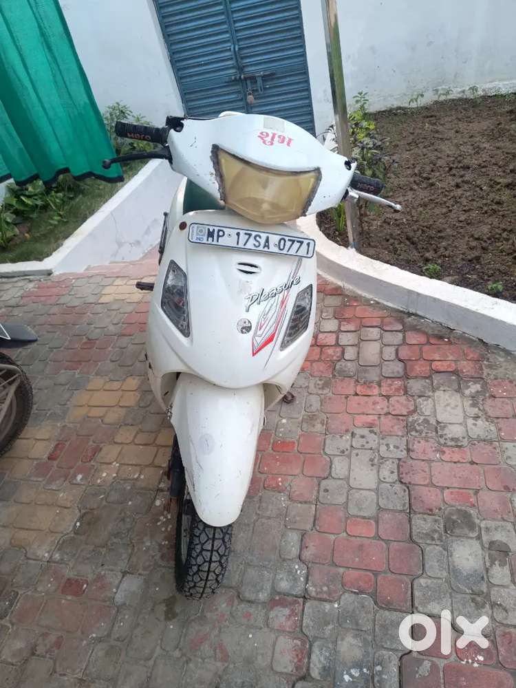 Hero Pleasure: Ready to Ride Scooter.
