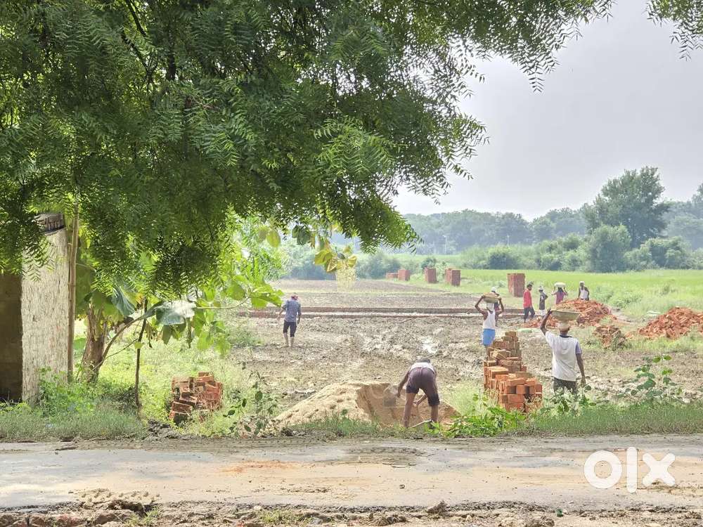 बुकिंग चालू है — आज ही संपर्क करें पिंडरा मार्केट के पास में प्लॉट