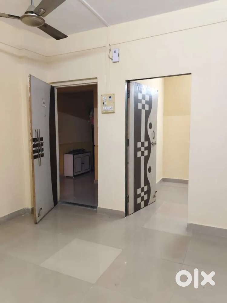 1bhk flat sect 1 near station