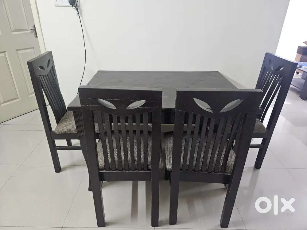 4 seater dining table + chair