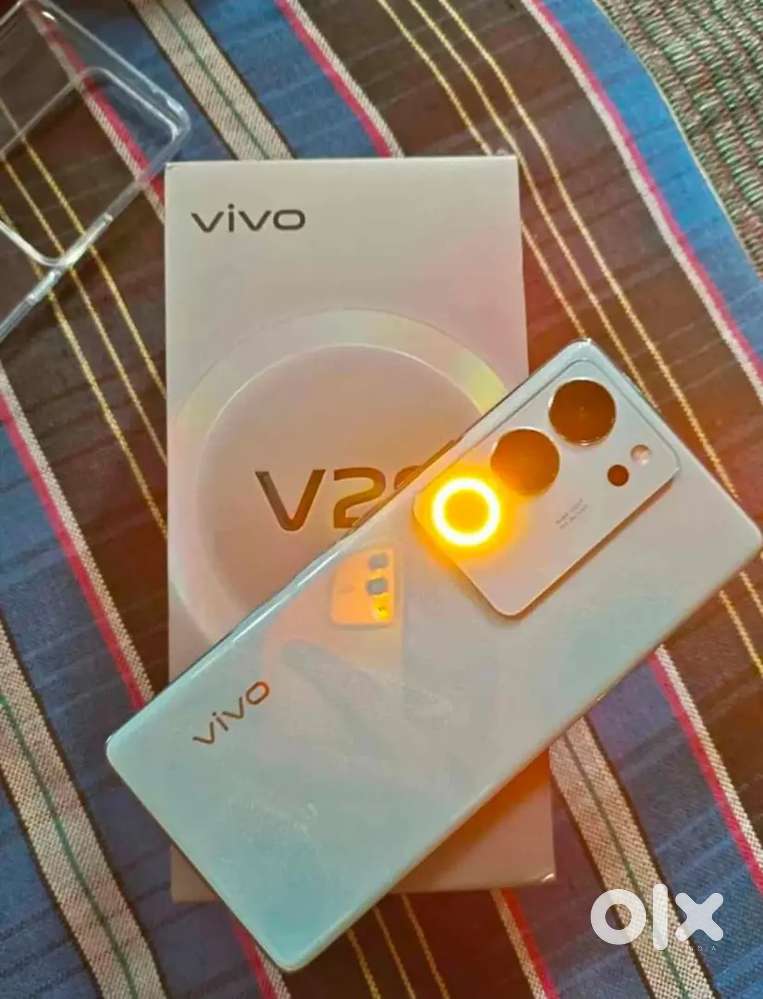 Vivo v29 5G 8 plus 256 GB internal memory good condition urgent sale