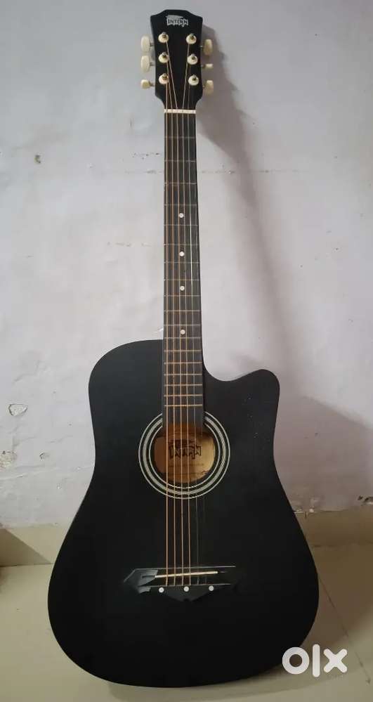 Intern Guitar (2 free plectrum)