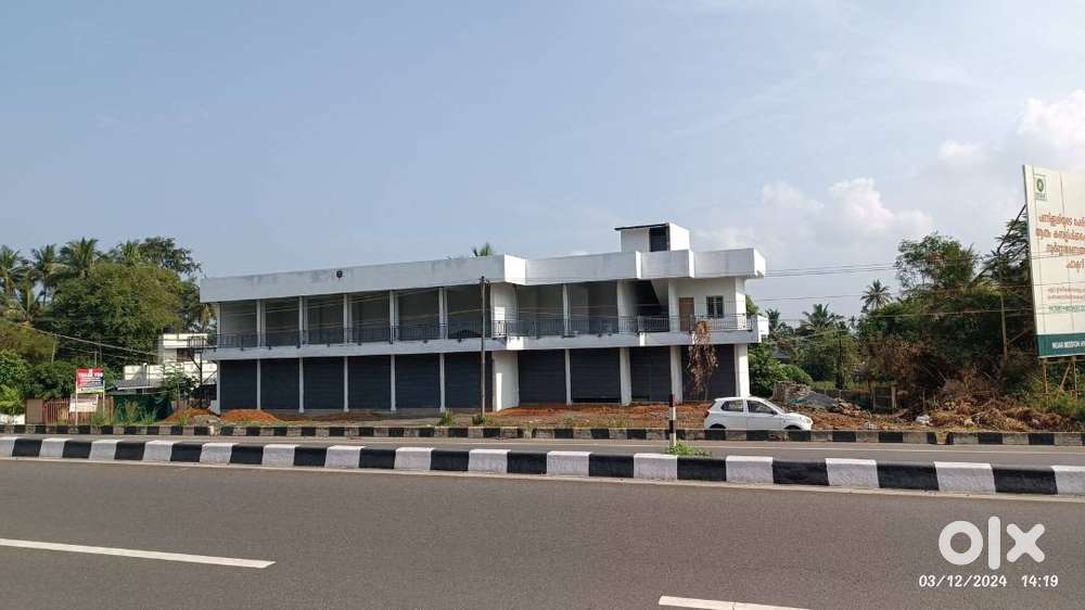 പാലക്കാട് ടൗണിൽ കമ്പനികൾക്കും ഗോഡൗണുകൾക്കും ആവശ്യമായ ബിൽഡിംഗ് ഉണ്ട് വാ