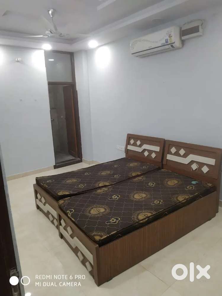 One room and bathroom a.c., fridge, bed, geyser