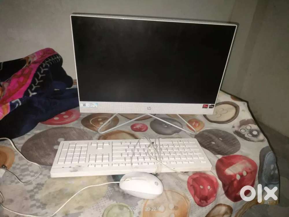 Computer bdiya condition hai front mein camera hai