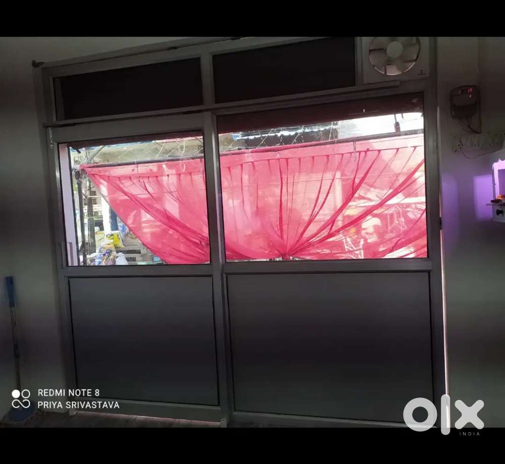 Aluminium door frame setup