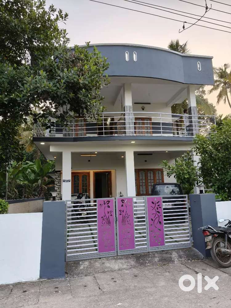 6.5  CENT 4 BHK LULUMALL AND VENPALAVATTOM