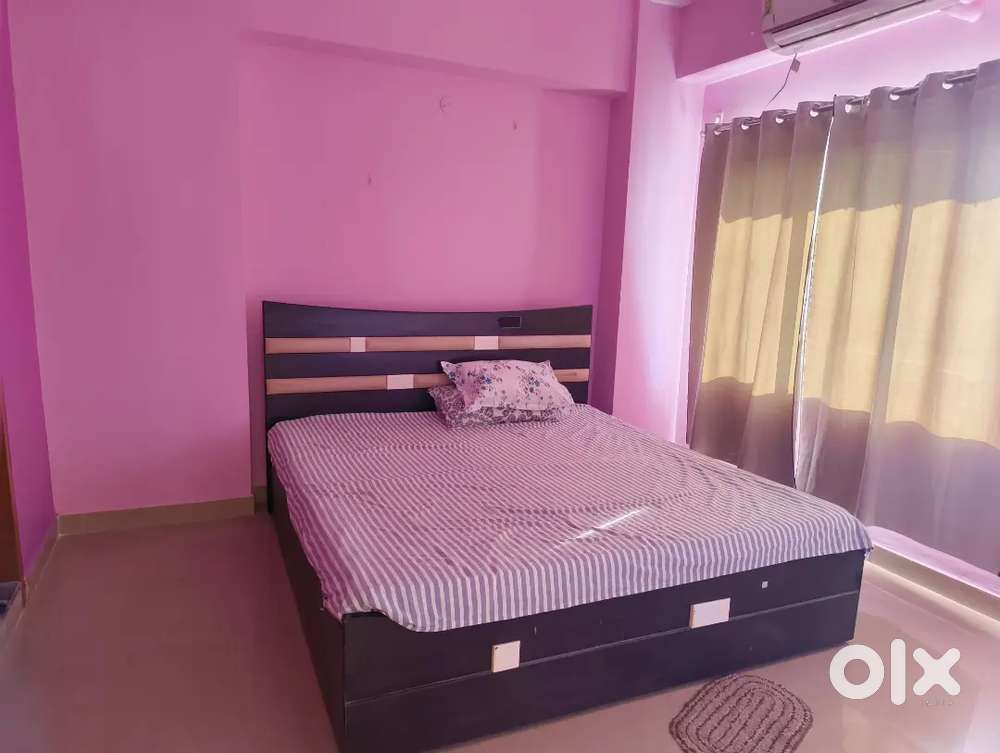 2BHK fully furnished flat for rent radhanagar VIP road six mile.