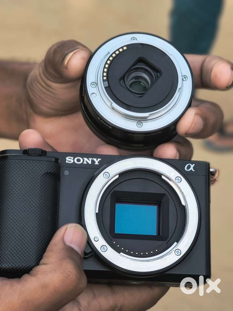 Sony Zv e10 with 16 50 kit lens and memory card