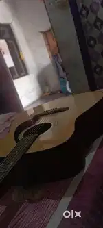 Yamaha f280 Accustic guitar.  Lene wale hi msg kro faltu msg nhi
