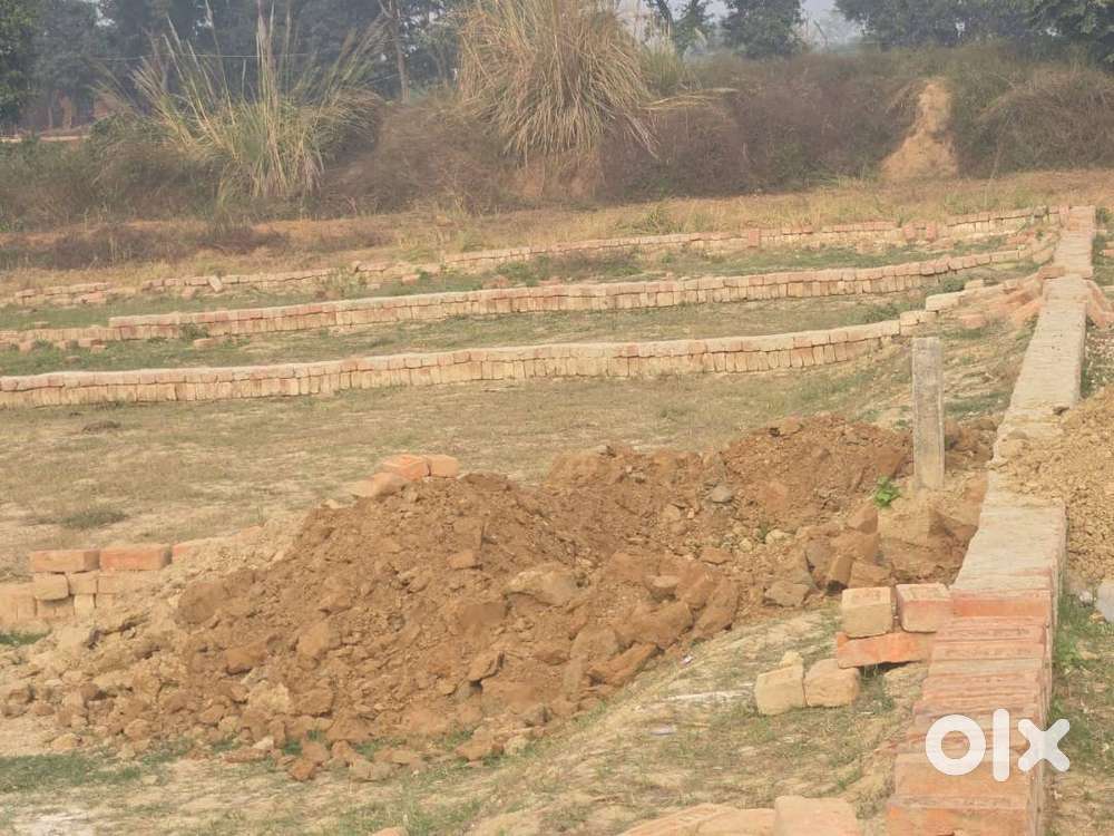 Kabza pahle din kare shandar Society me plot le near Royal academy G