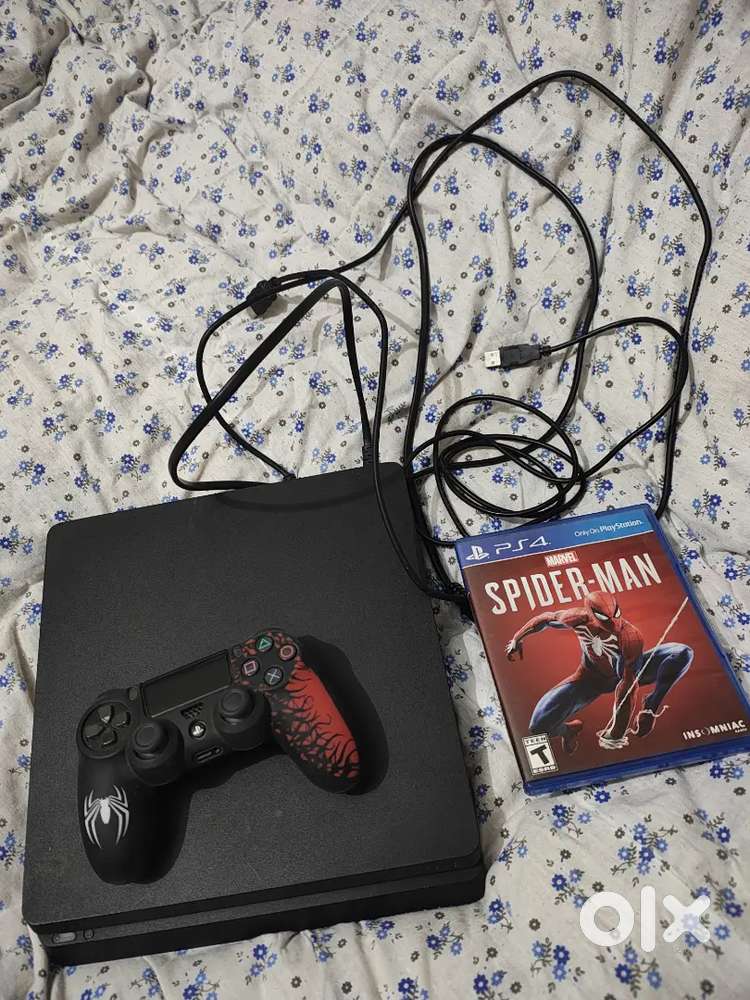 PS4 slim in very good condition with original remote
