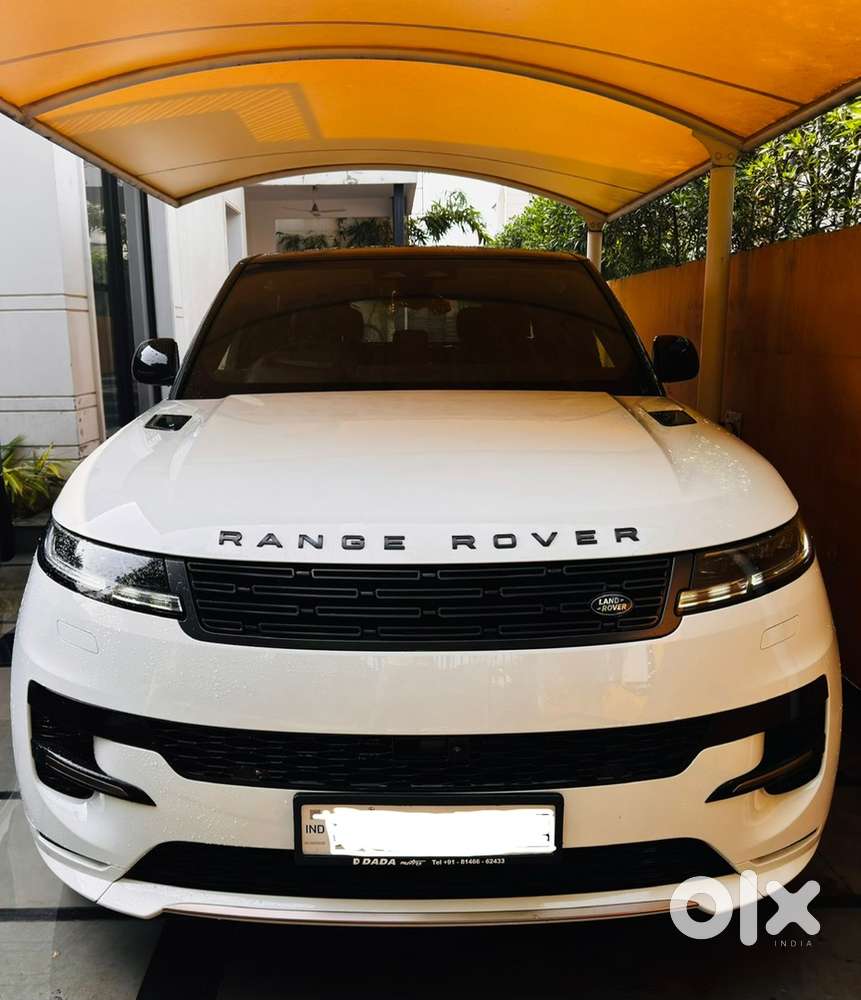 Only 900kms done 2025 RANGE ROVER SPORT 3 .0 DIESEL