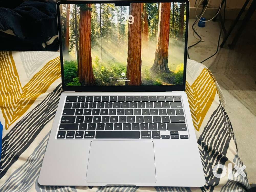 MACBOOK AIR M4 16 GIGABYTE OF RAM WITH 256GB STORAGE