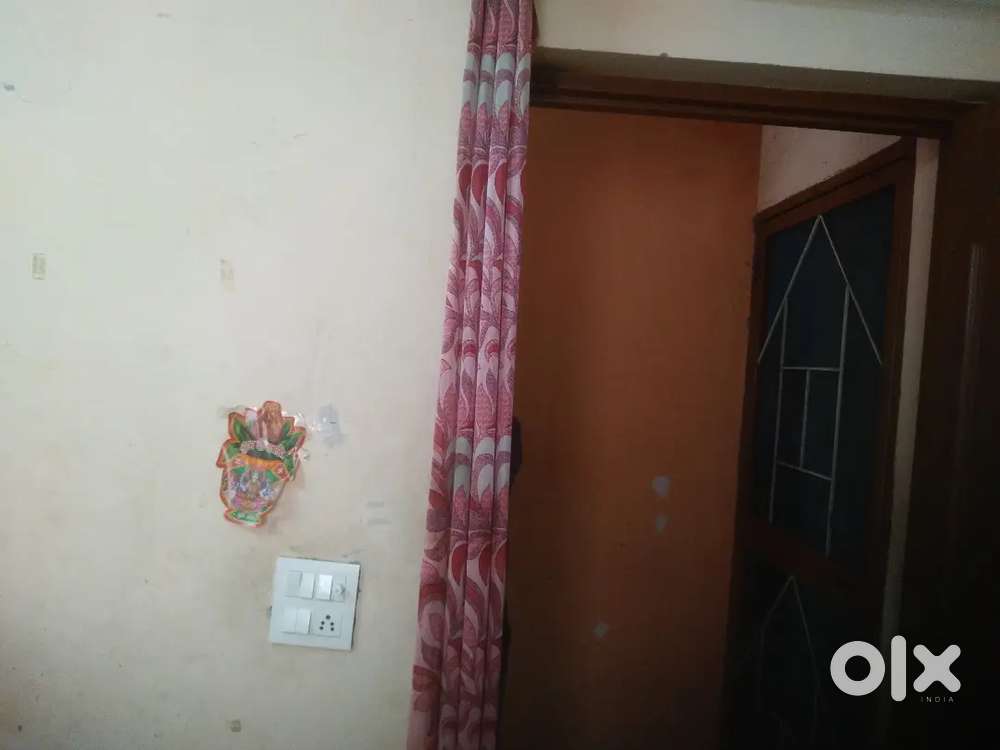 Clean and independent room available