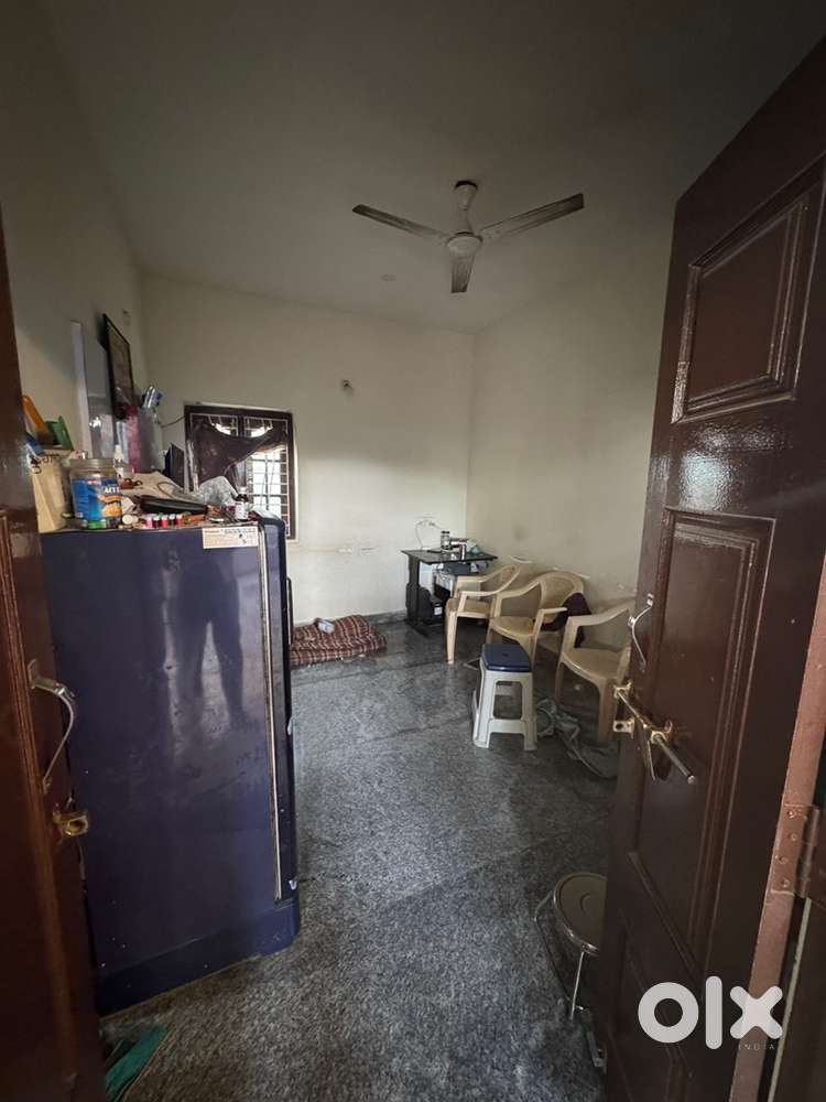 A lot of space in fornt of the house