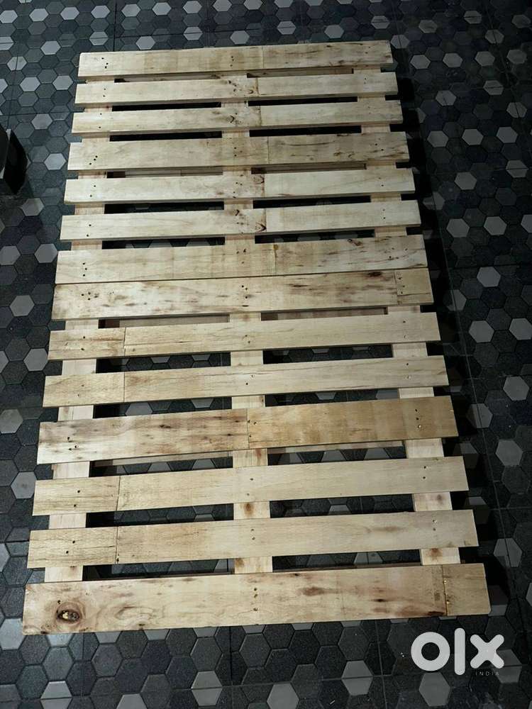 bed,cot,,pallet,pallets,double bed