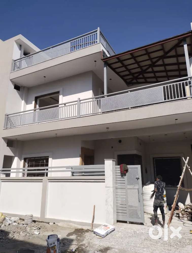 3 BHK HOUSE WITH SERVENT ROOM.