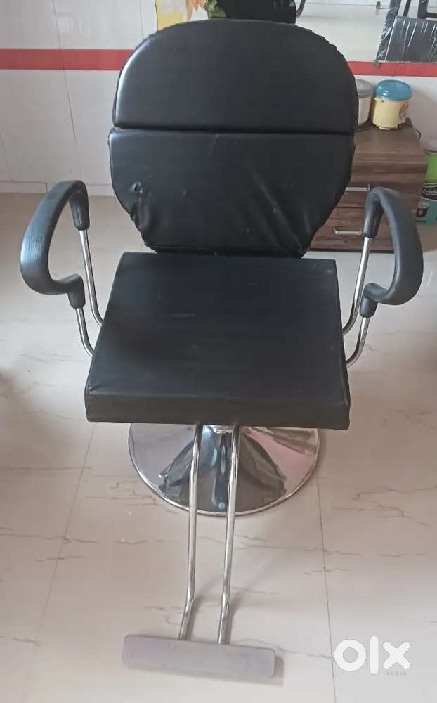 બ્યુટી પાર્લર અથવા સલૂન માટે ખુરશી / Chair for Beauty Parlour or Salon