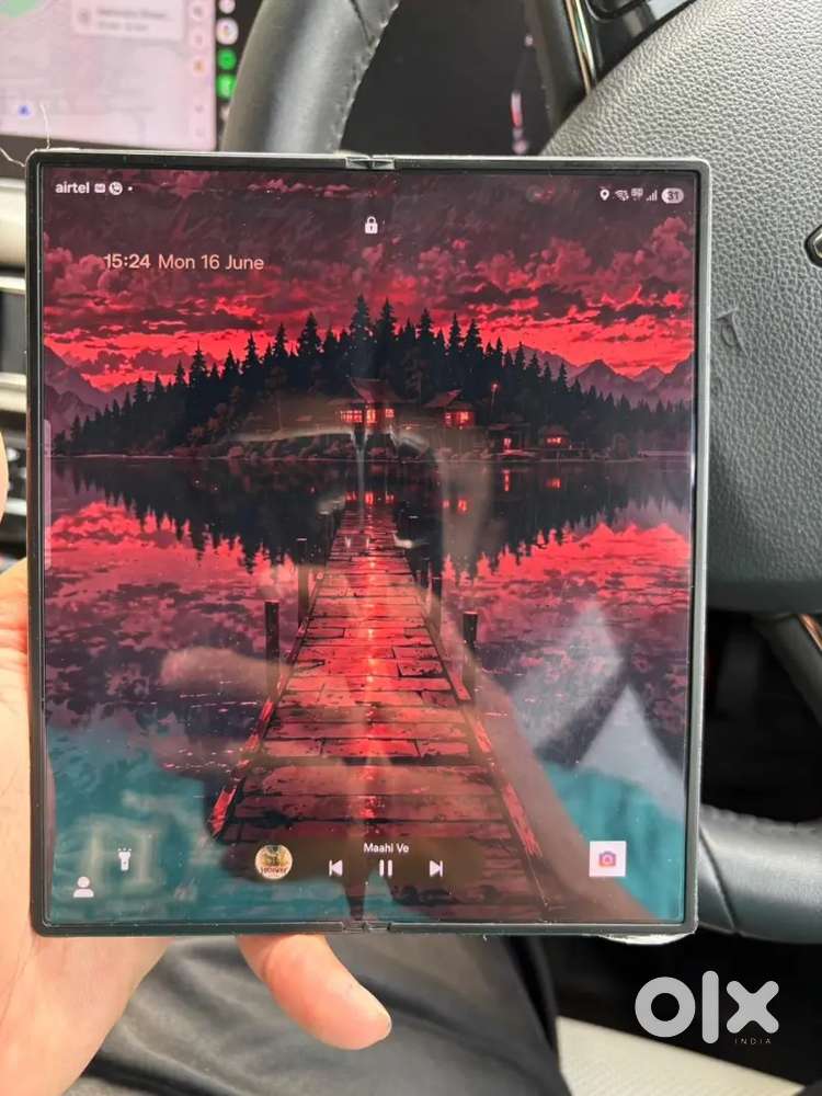 Samsung fold 6 10 months old. In warranty.