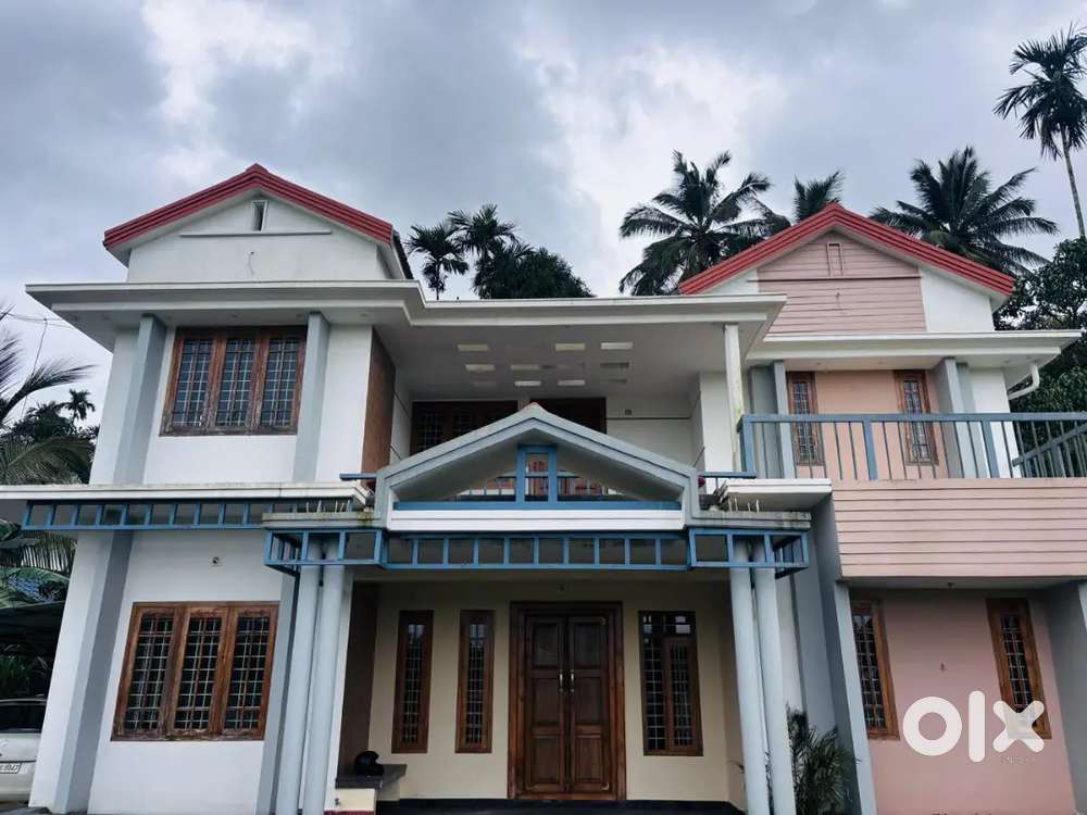 ബത്തേരി ടൗണിൽ നിന്ന്1കിലോമീറ്റർ ദൂരത്തിൽ10സെന്റ് സ്ഥലം വീടുംവില്പനക്ക്