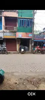 জিরাট স্টেশন রোডে পুরো ফান্ডে দোকানঘর বিক্রয় আছে।