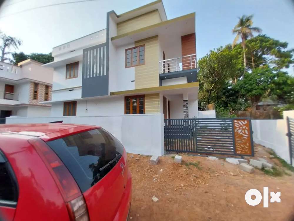 Chowara Sreemoolanagaram 4.500 Cent 4 BHK Attached 1600 sqt New House