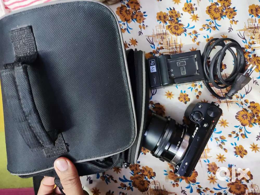 Camera Sony nex 5 r with kit lens for urgent sale
