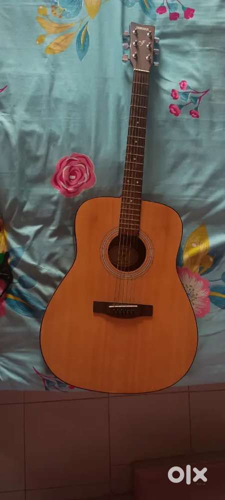 Acoustic Guitar - Yamaha F280