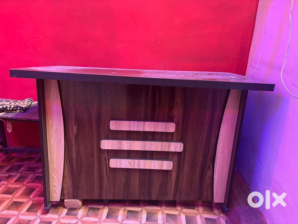 Computer table furniture