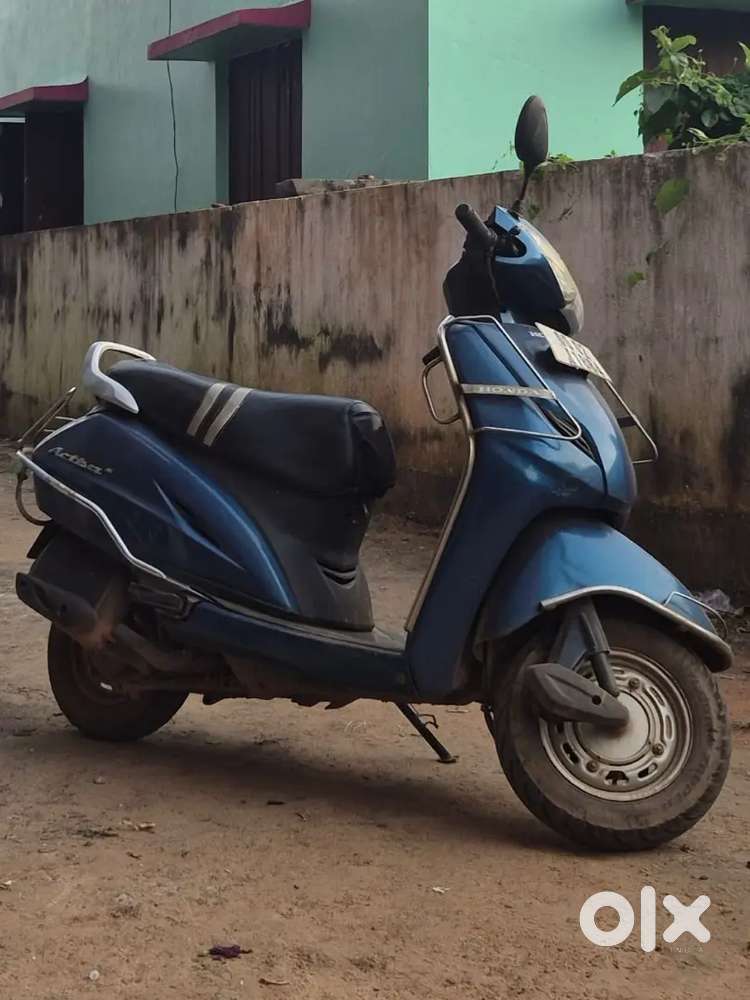 Need actual serious buyer to sell my activa 3g