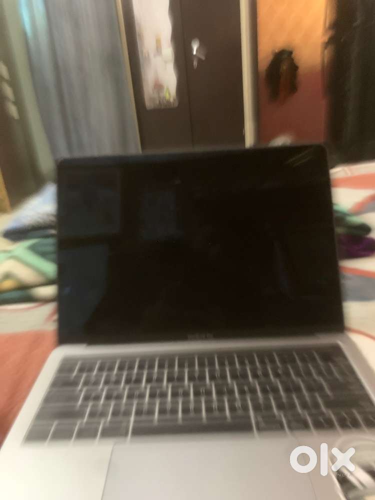 Macbook pro model A1706 touch bar 256 gb