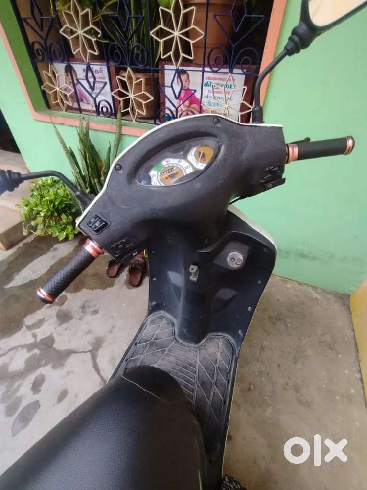 White colour Suzuki access 125