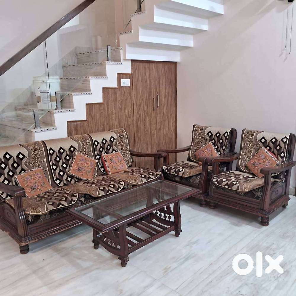 Rajasthani Maharaja Heritage Sofa Set with table