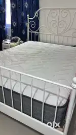 Queen size mattress (78x60x10”)