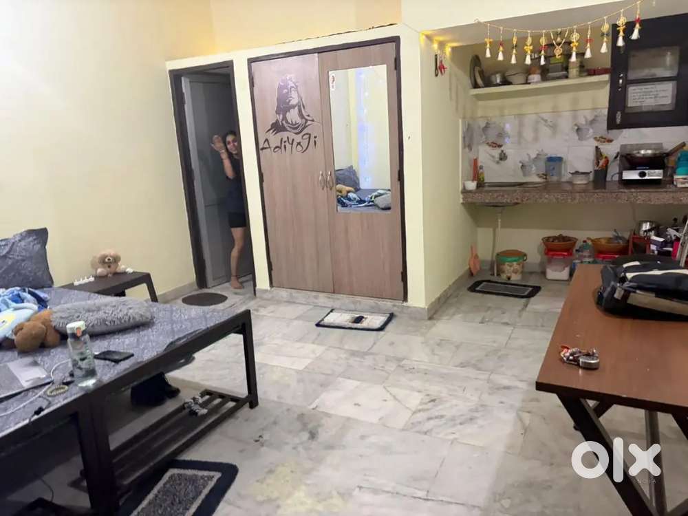 Required Girl roommate