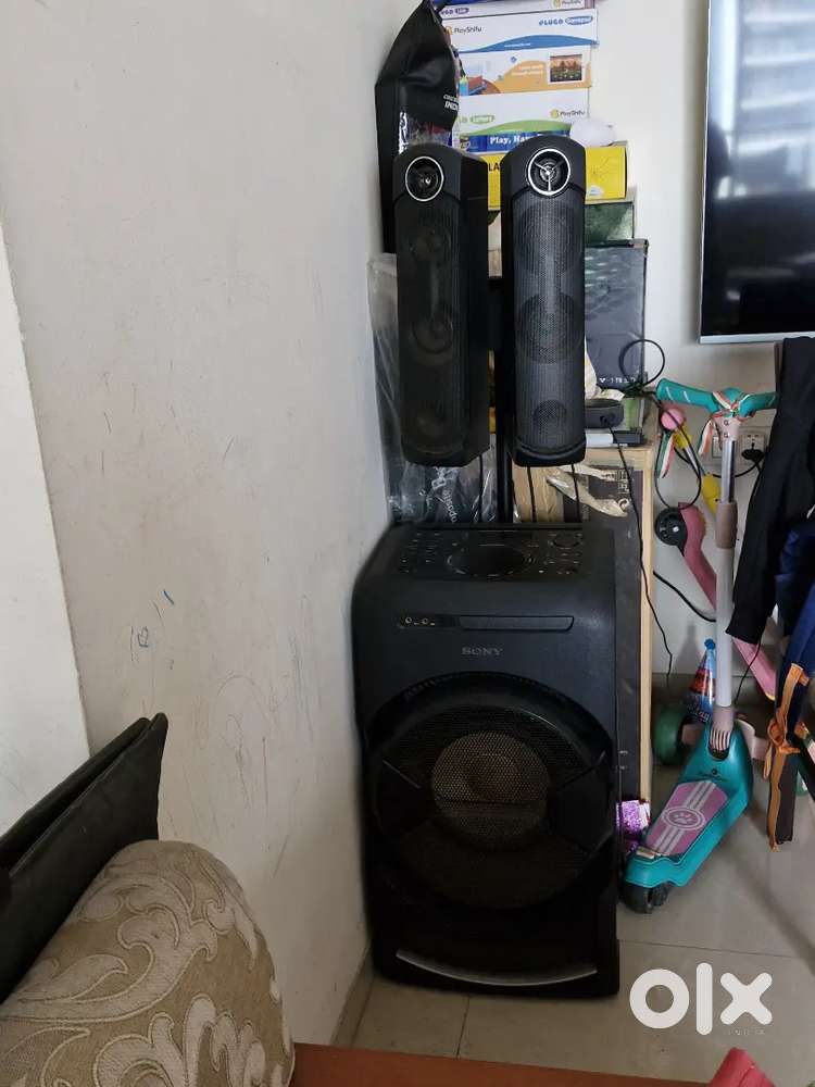 Sony speaker and DJ system