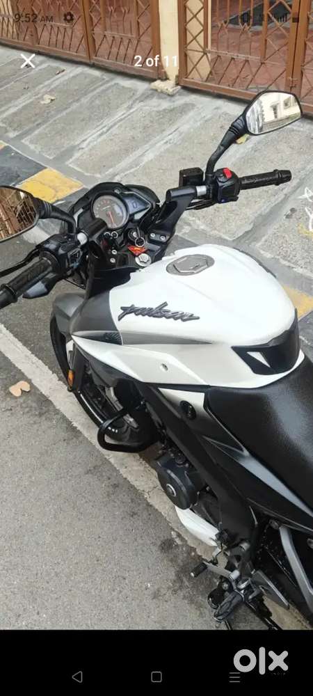 Bajaj.      Pulsar.     NS      200