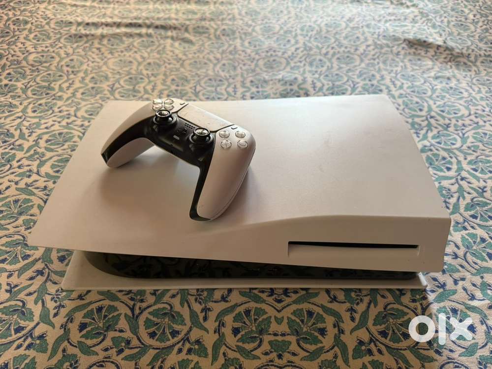 Ps5 With  and 1year ps plus dulex