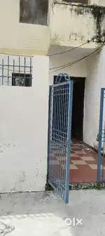 शिवपुर  V. D. A. कॉलोनी में 2 बैडरूम का फ्लैट उपलब्ध हैं.