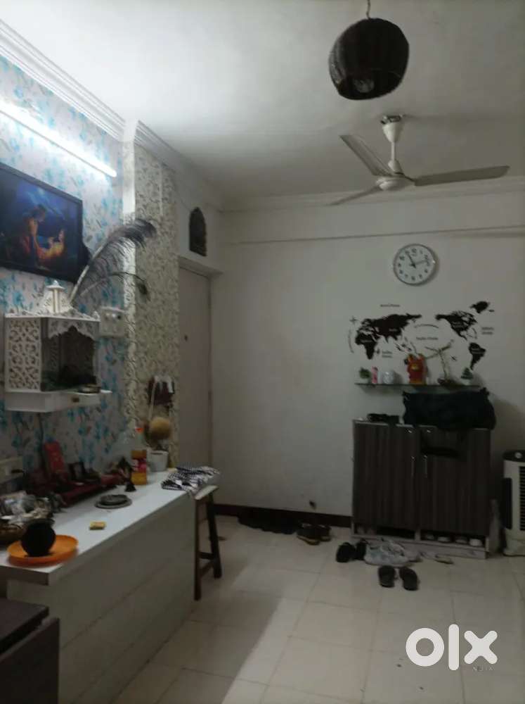 Need a working professional flatmate in 2 bhk