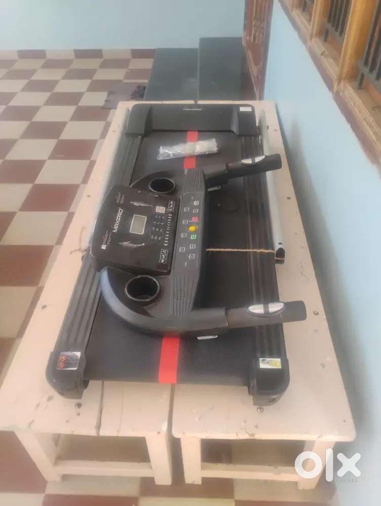 MAXPRO Force 4.5 HP Peak DC Motor Folding Treadmill for Home use