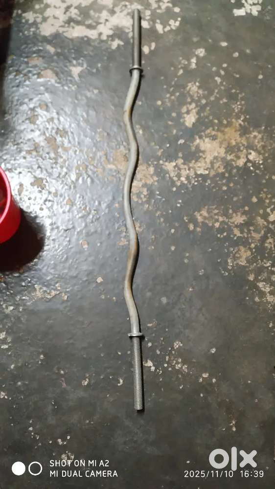 Good Condition Tricep exercise Bar price 750/-