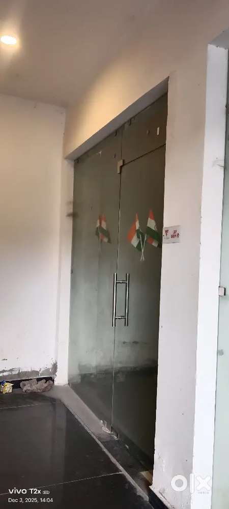 Lower ground floor shop ready to move on road