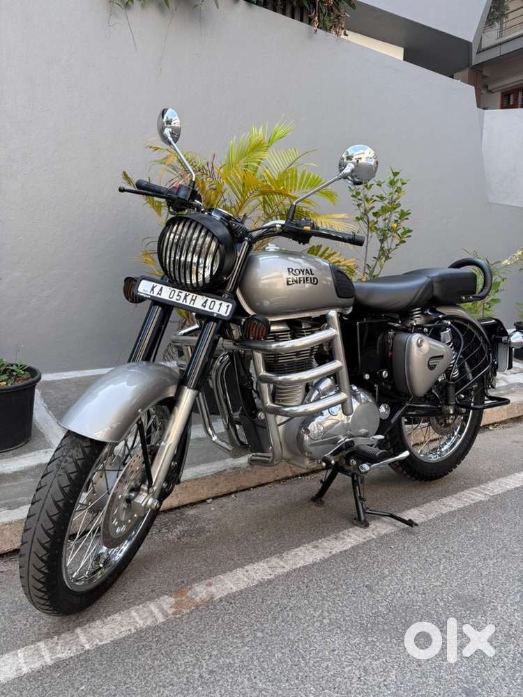 The Barnd New CLASSIC 350 , 2018 Model , Used just as 22,000kms only