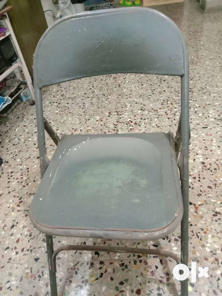 Foldable steel chair